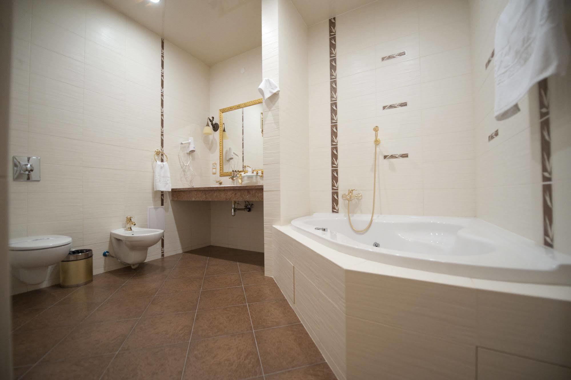 Deluxe Hotel Kupava Lviv Luaran gambar