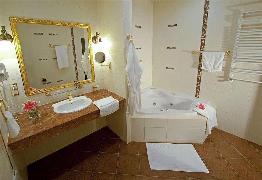Deluxe Hotel Kupava Lviv Luaran gambar